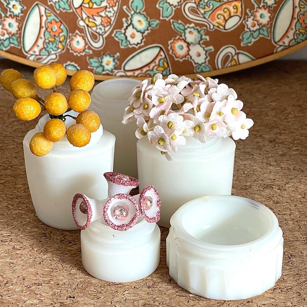 Vintage Milk Glass Collection :: 5 Small Containers